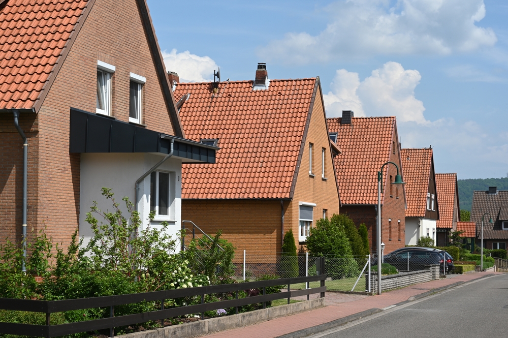 House prices remain stable in February